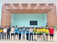 Sôi nổi trận giao hữu bóng chuyền hơi giữa Khoa Kinh tế – Dịch vụ và lớp Kế toán doanh nghiệp K5 TA