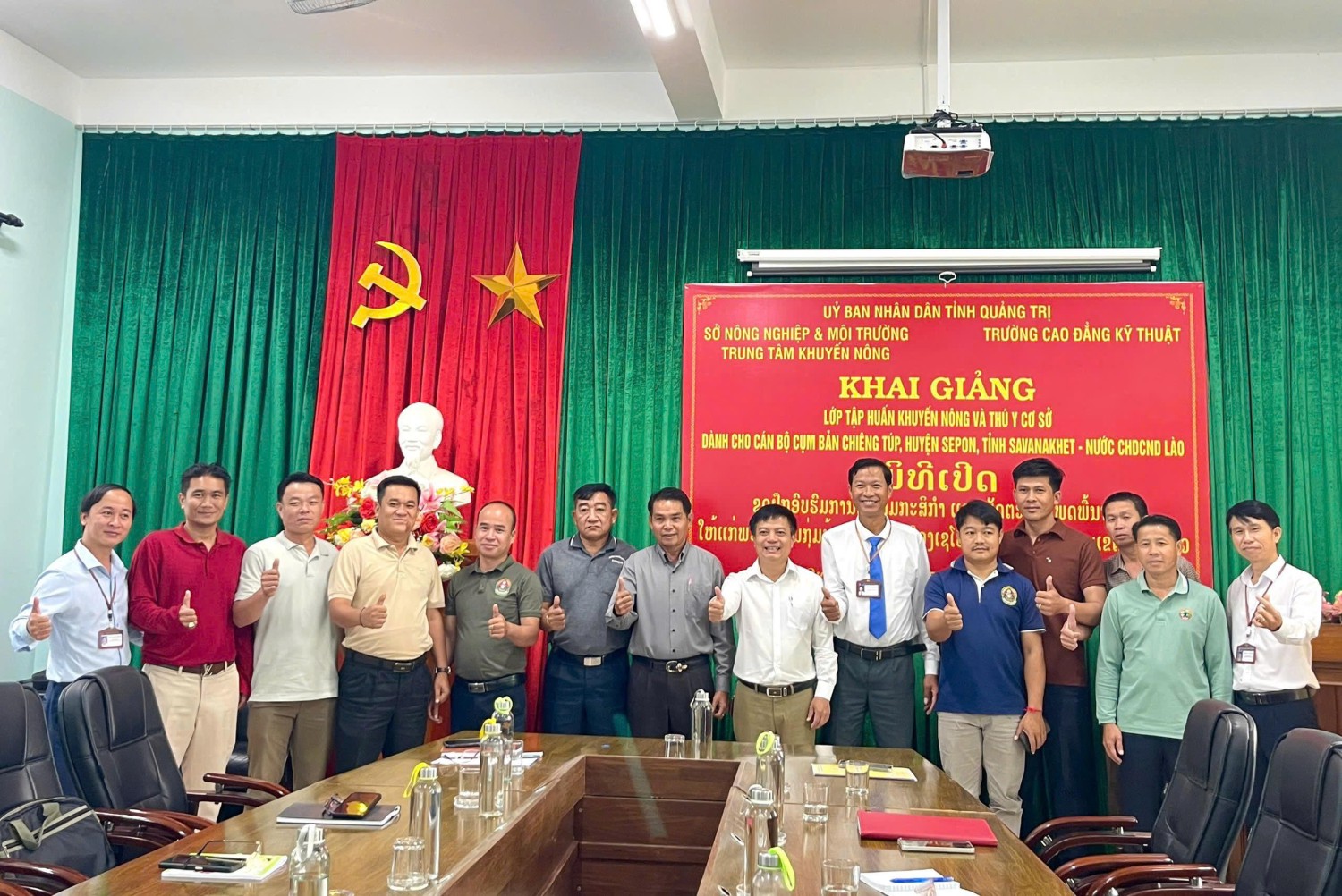 KHAI GIẢNG LỚP TẬP HUẤN “KHUYẾN NÔNG – THÚ Y CƠ SỞ” CHO CÁN BỘ CỤM BẢN CHIÊNG TÚP, HUYỆN SÊ PÔN, TỈNH SAVANNAKHET, NƯỚC CHDCNN LÀO